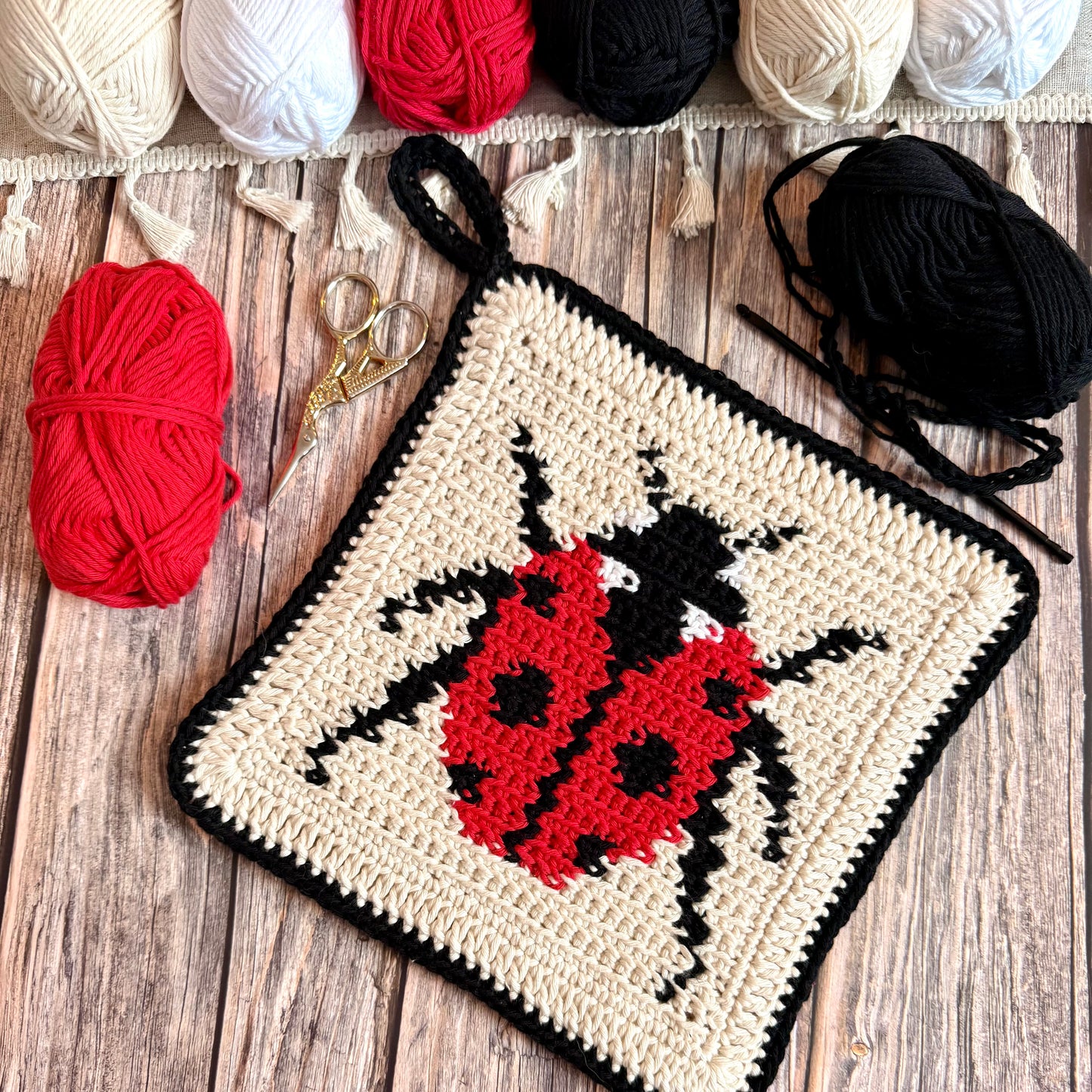Ladybird Tapestry Crochet Pattern: Potholder or Trivet Ladybug Pattern