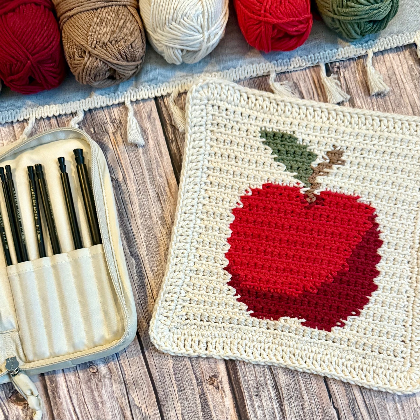 Apple Tapestry Crochet Pattern: Dishcloth or Washcloth Pattern