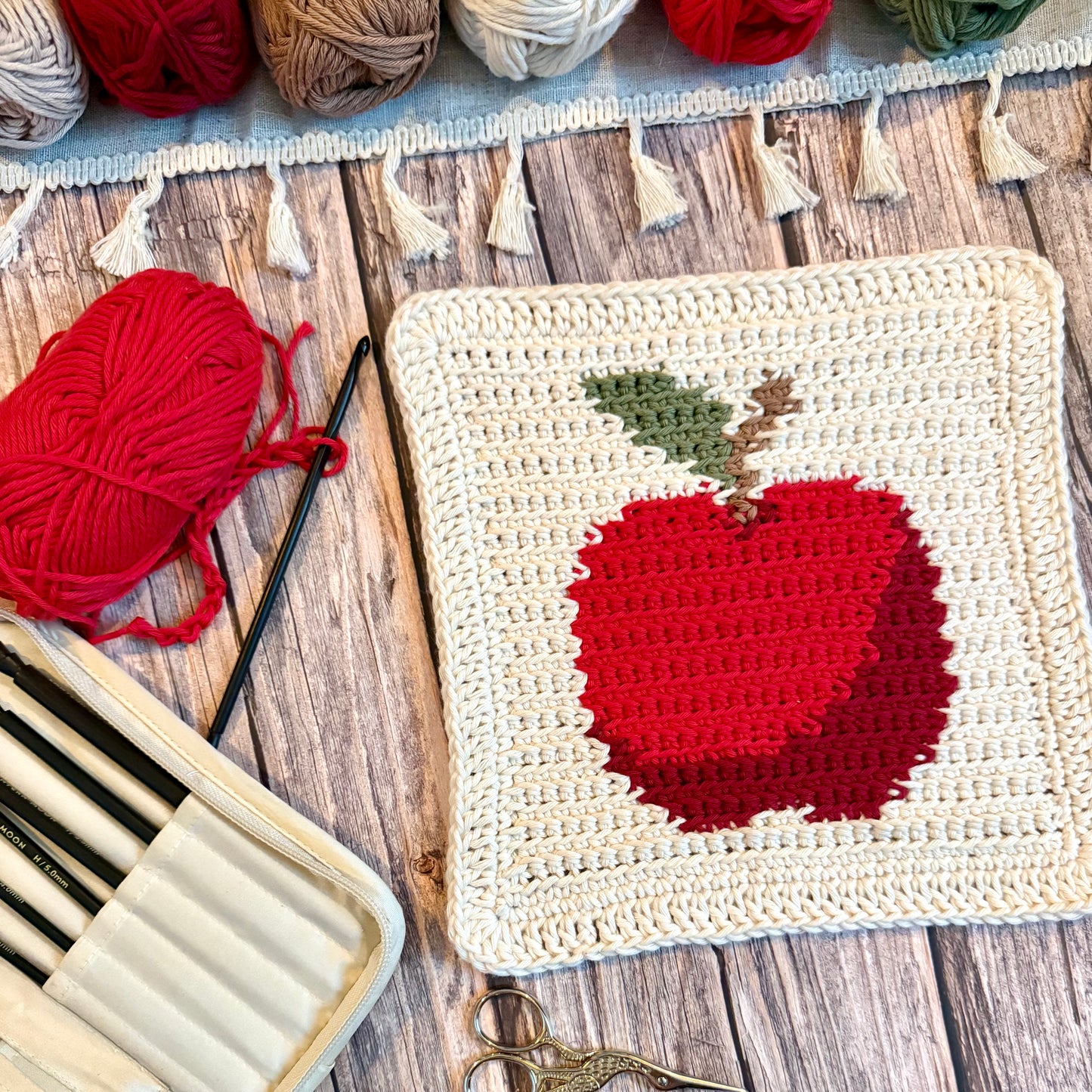 Apple Tapestry Crochet Pattern: Dishcloth or Washcloth Pattern