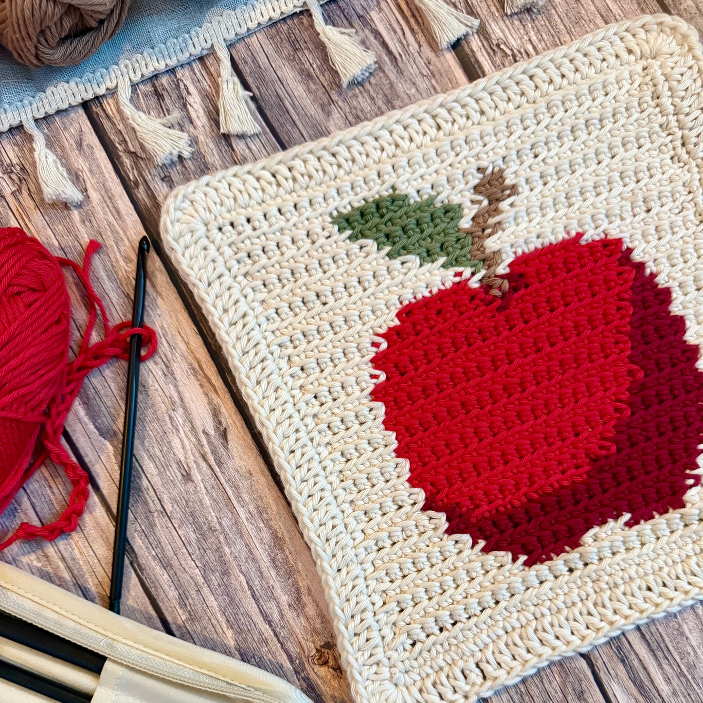 Apple Tapestry Crochet Pattern: Dishcloth or Washcloth Pattern