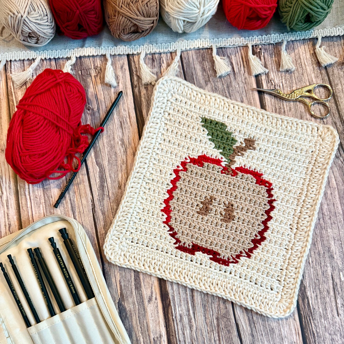 Apple Slice Tapestry Crochet Pattern: Dishcloth or Washcloth Pattern