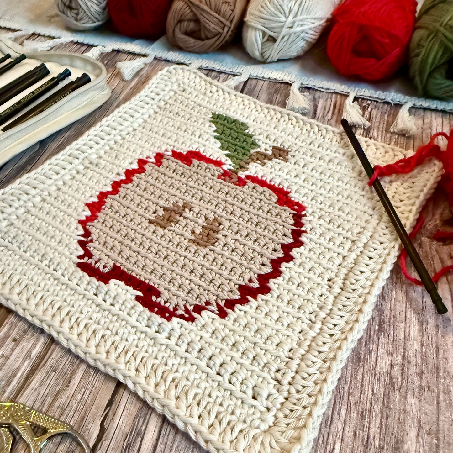 Apple Slice Tapestry Crochet Pattern: Dishcloth or Washcloth Pattern