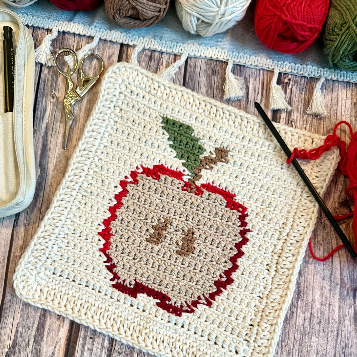 Apple Slice Tapestry Crochet Pattern: Dishcloth or Washcloth Pattern