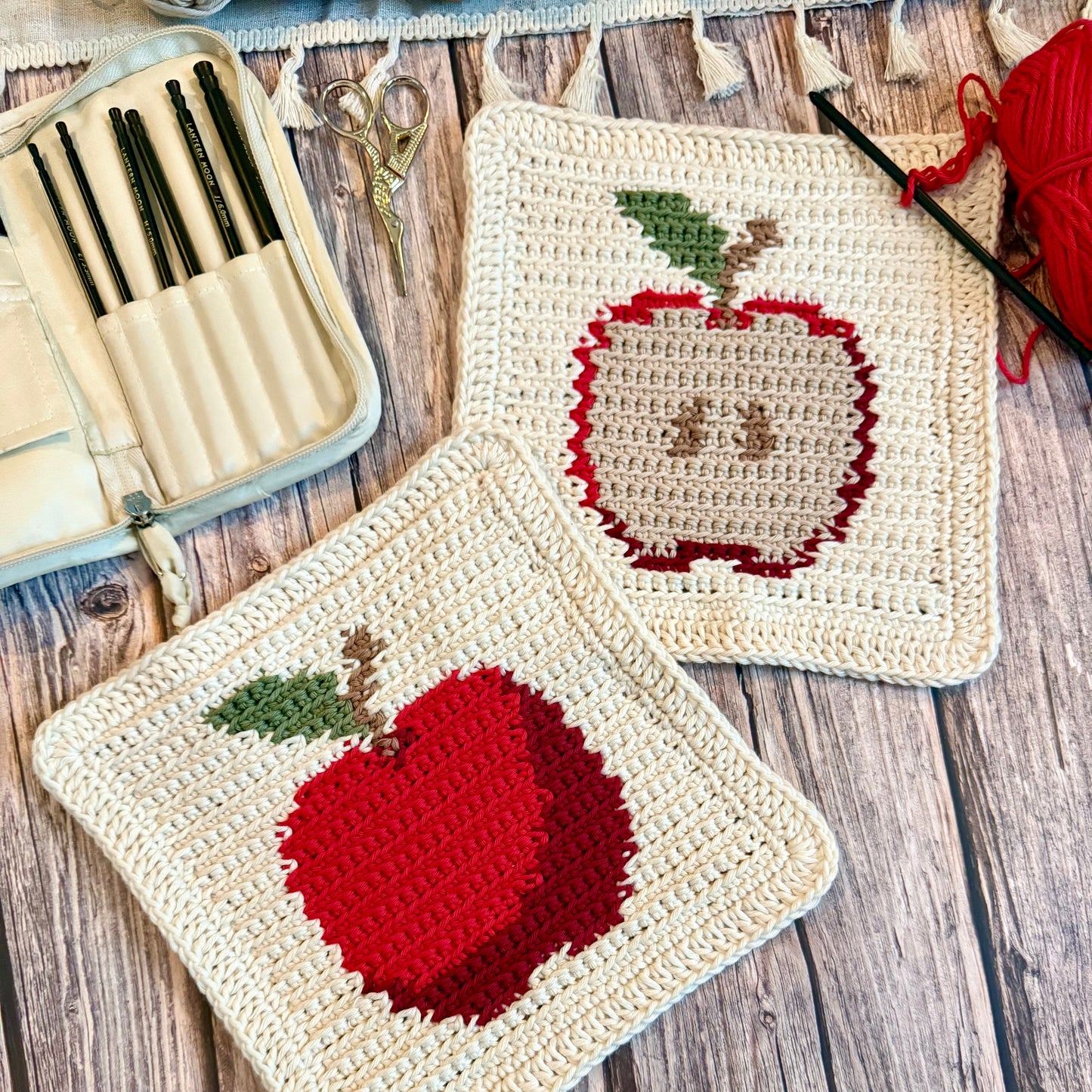 Apple Tapestry Crochet Pattern: Dishcloth or Washcloth Pattern