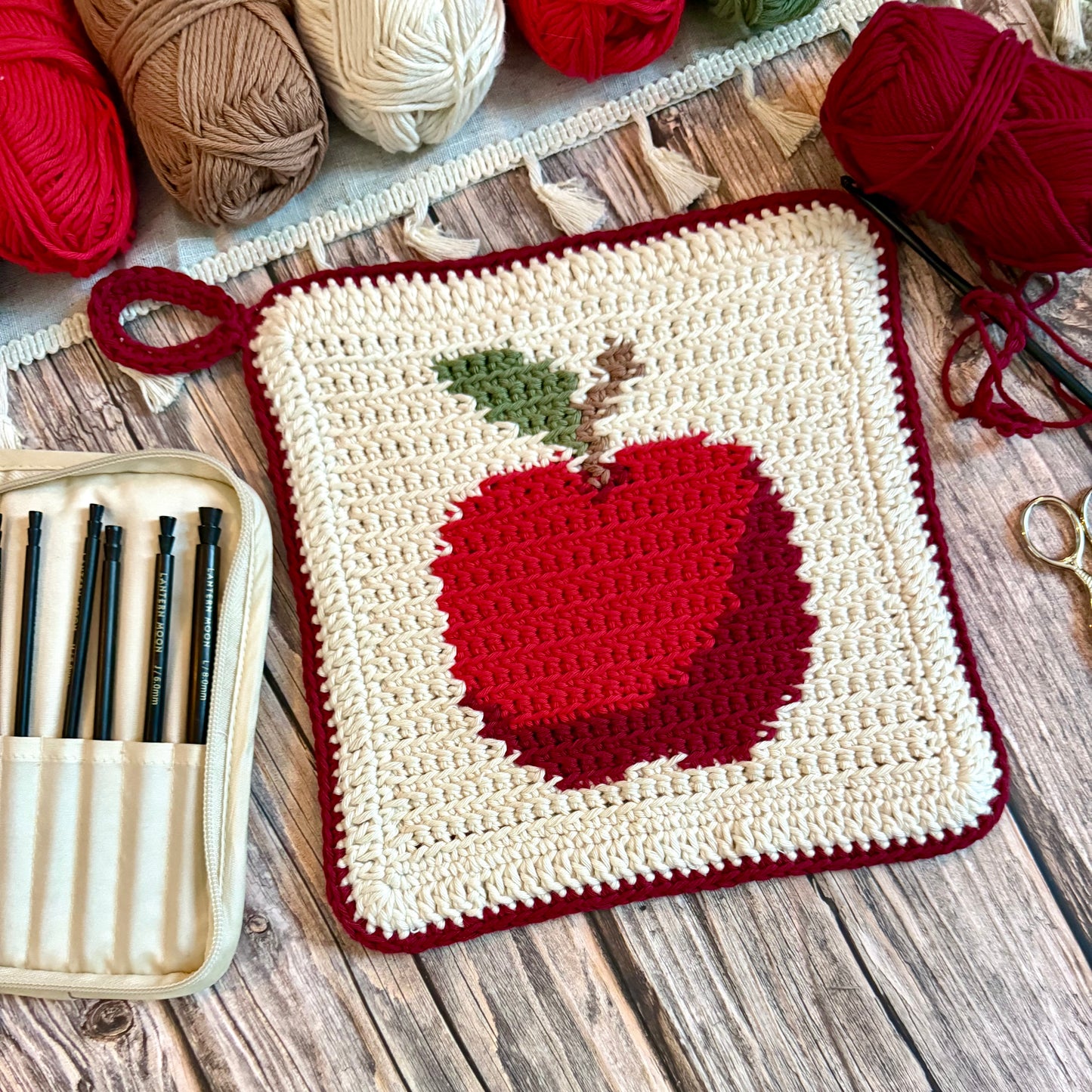 Apple Tapestry Crochet Pattern: Potholder or Trivet Pattern
