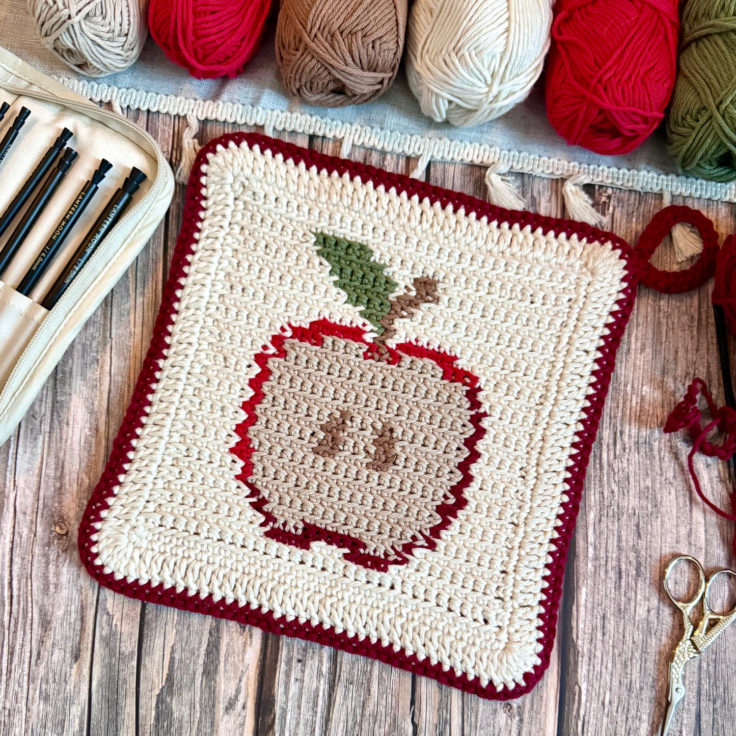 Apple Tapestry Crochet Pattern: Potholder or Trivet Pattern